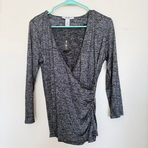 WHITE HOUSE BLACK MARKET 3Q BRKYLN SR SURPLICE TEE GREY JBLACK JERSEY